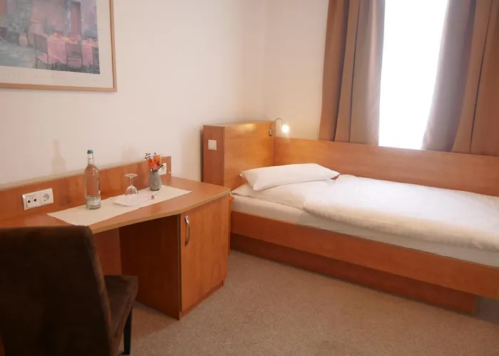 Helma Отель Бад-Нойенар-Арвайлер